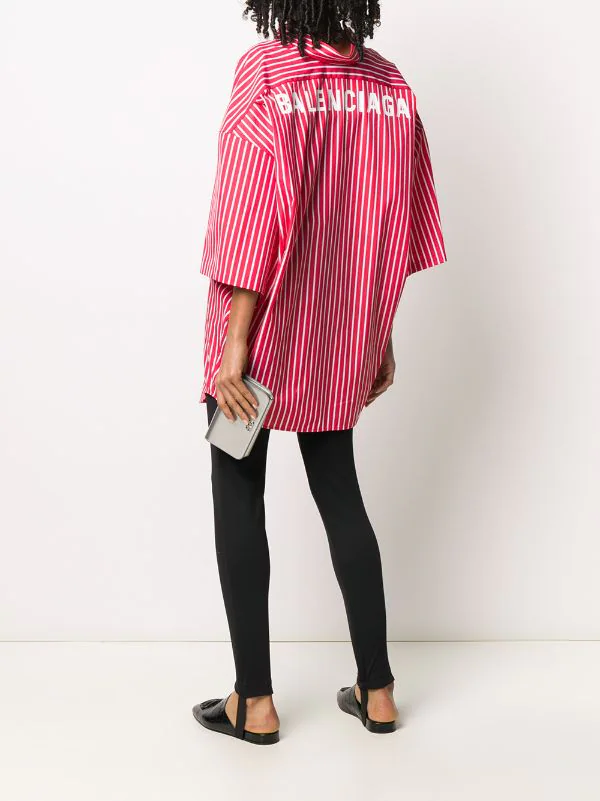 ( Positively Conscious ) Balenciaga Chemise Oversize à Logo Imprimé 6540 RED WHITE 4 ( Positively Conscious ) Balenciaga Chemise Oversize à Logo Imprimé 6540 RED WHITE – Image 2