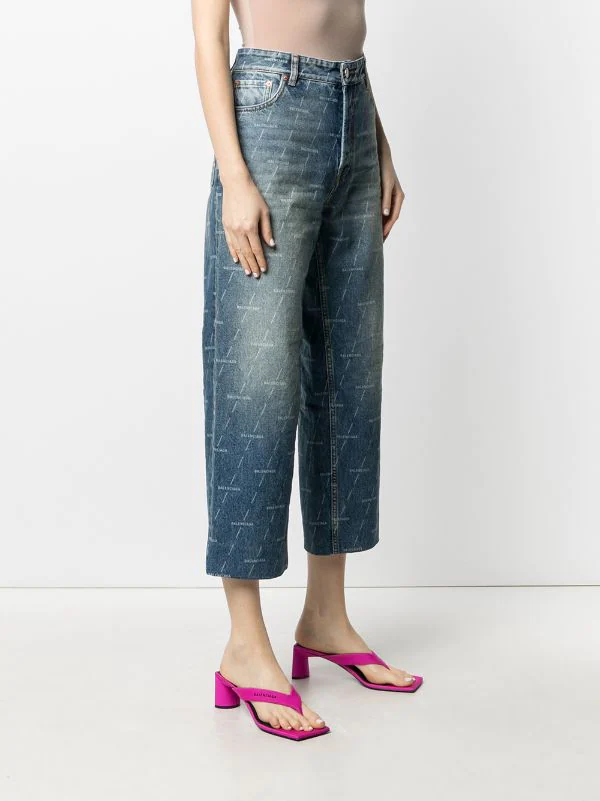 ( Positively Conscious ) Balenciaga 2340 AUTHENTIC DARK BLUE Jean Court à Logo Imprimé Femme 5 ( Positively Conscious ) Balenciaga 2340 AUTHENTIC DARK BLUE Jean Court à Logo Imprimé Femme – Image 3