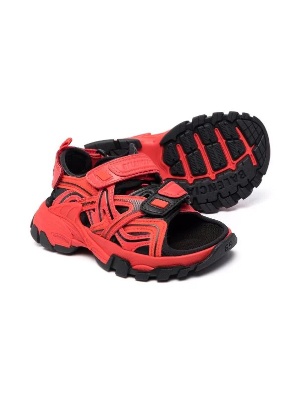 ( Positively Conscious ) Balenciaga 6010 DEEP RED/ BLACK Sandales à Attache Scratch Enfant 2 ( Positively Conscious ) Balenciaga 6010 DEEP RED/ BLACK Sandales à Attache Scratch Enfant – Image 2
