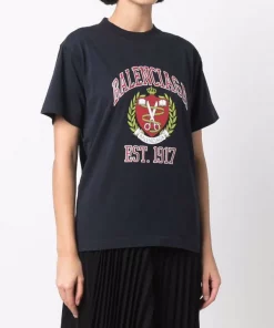 ( Positively Conscious ) Balenciaga 0806 MARINE BLUE/RED W T-shirt à Logo Est.1917 Femme -Vente magasin Balenciaga 16909952 36650973 600