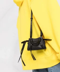 ( Positively Conscious ) Balenciaga 1000 BLACK Mini Sac à Main Grainé à Patch Logo Femme -Vente magasin Balenciaga 16911286 bc579815 0745 4dc1 b208 858513019508 600