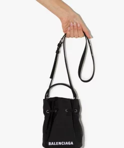 ( Positively Conscious ) Balenciaga 1060 BLACK/ L WHITE Sac Seau Wheel à Lien De Resserrage Femme -Vente magasin Balenciaga 16990904 36971439 600