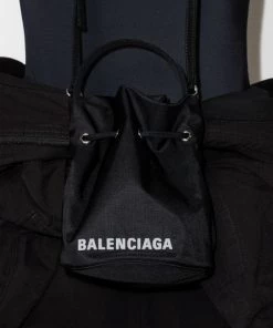 ( Positively Conscious ) Balenciaga 1060 BLACK/ L WHITE Sac Seau Wheel à Lien De Resserrage Femme -Vente magasin Balenciaga 16990904 36971443 600