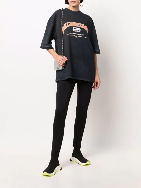 ( Positively Conscious ) Balenciaga 1074 BLACK/ORANGE/WHITE T-shirt Maison En Coton à Logo Imprimé Femme 5 ( Positively Conscious ) Balenciaga 1074 BLACK/ORANGE/WHITE T-shirt Maison En Coton à Logo Imprimé Femme – Image 3
