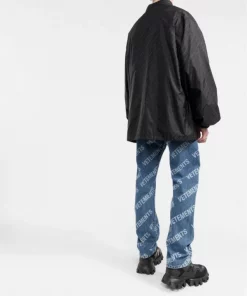 ( Positively Conscious ) Balenciaga 0100 BLACK W Imperméable à Logo Imprimé Homme -Vente magasin Balenciaga 17334593 0b79c8a4 2510 4864 b997 1d1c2078c14f 600