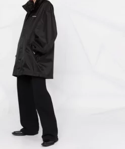 ( Positively Conscious ) Balenciaga Imperméable à Logo Imprimé 1000 -Black -Vente magasin Balenciaga 17335830 2317e336 bad6 4e23 9bd2 26fcbee43cde 600