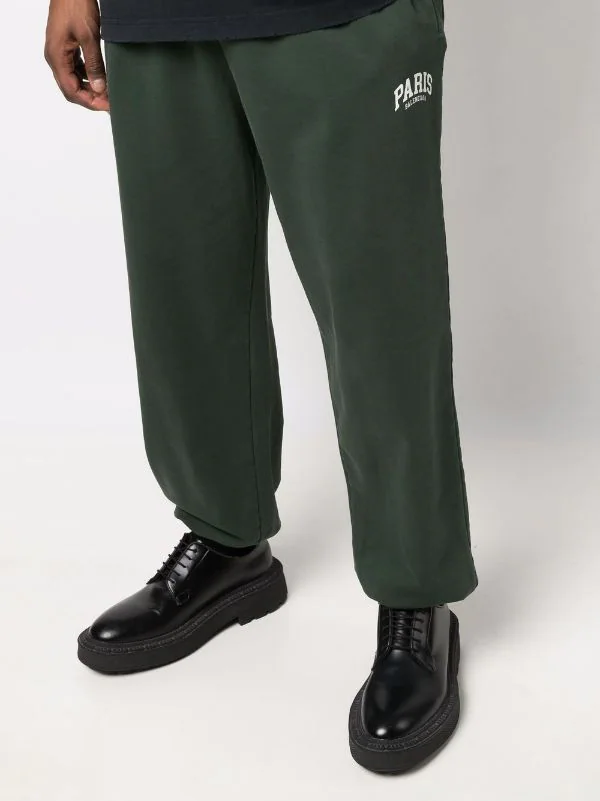 ( Positively Conscious ) Balenciaga Pantalon De Jogging à Slogan Imprimé 3011 DARK GREEN/WHITE 7 ( Positively Conscious ) Balenciaga Pantalon De Jogging à Slogan Imprimé 3011 DARK GREEN/WHITE – Image 5