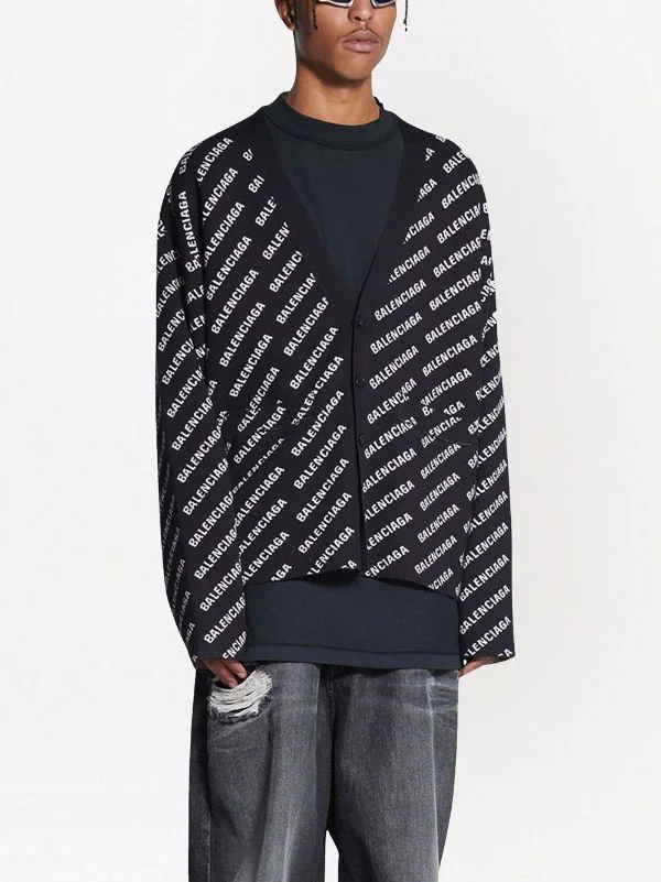 ( Positively Conscious ) Balenciaga Cardigan à Logo Imprimé All-over 1070 BLACK/WHITE 5 ( Positively Conscious ) Balenciaga Cardigan à Logo Imprimé All-over 1070 BLACK/WHITE – Image 3